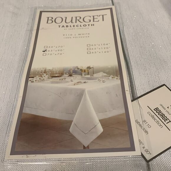 Saro Bourget white tablecloth 65" x 90". Silver piping Beautiful/great quality - Picture 6 of 9